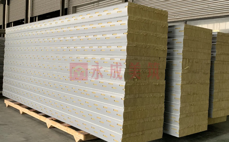 Glass fiber sandwich panel with PU sealing