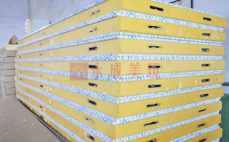 Glass fiber sandwich panel with PU sealing