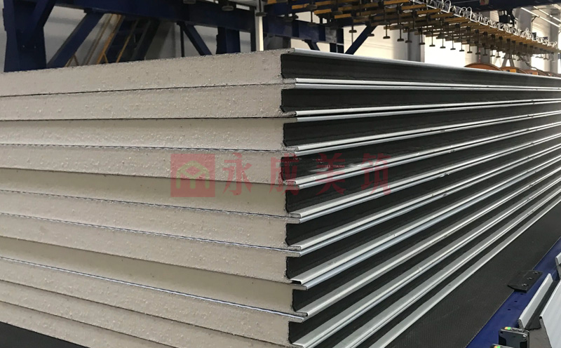 Glass fiber sandwich panel with PU sealing