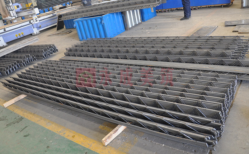 Floor deck with truss