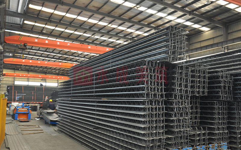 Floor deck with truss