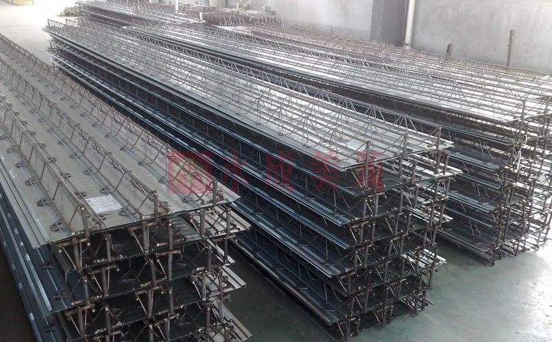 Floor deck with truss
