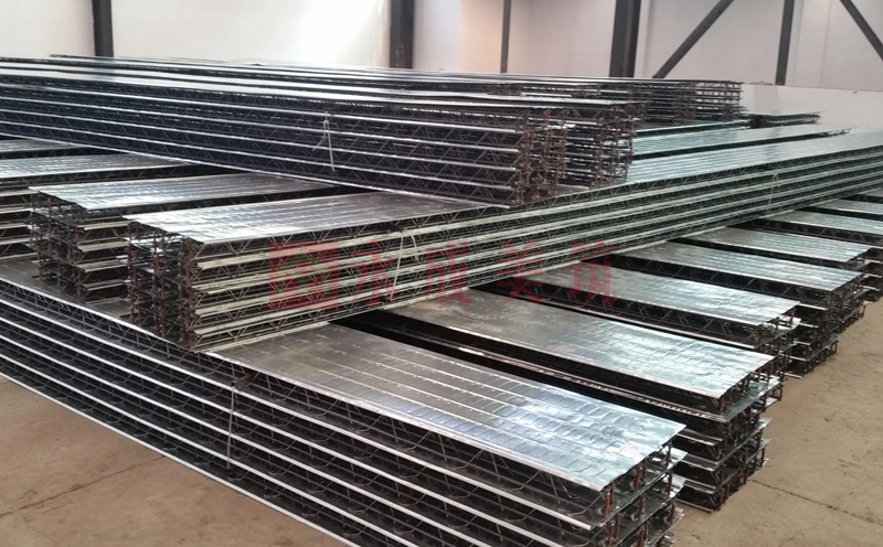 Floor deck with truss